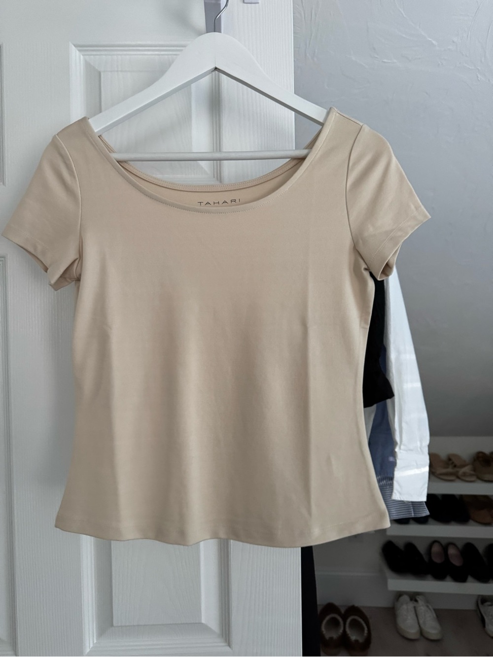 NWOT Tahari short sleeve scoop neck t-shirt beige size XS